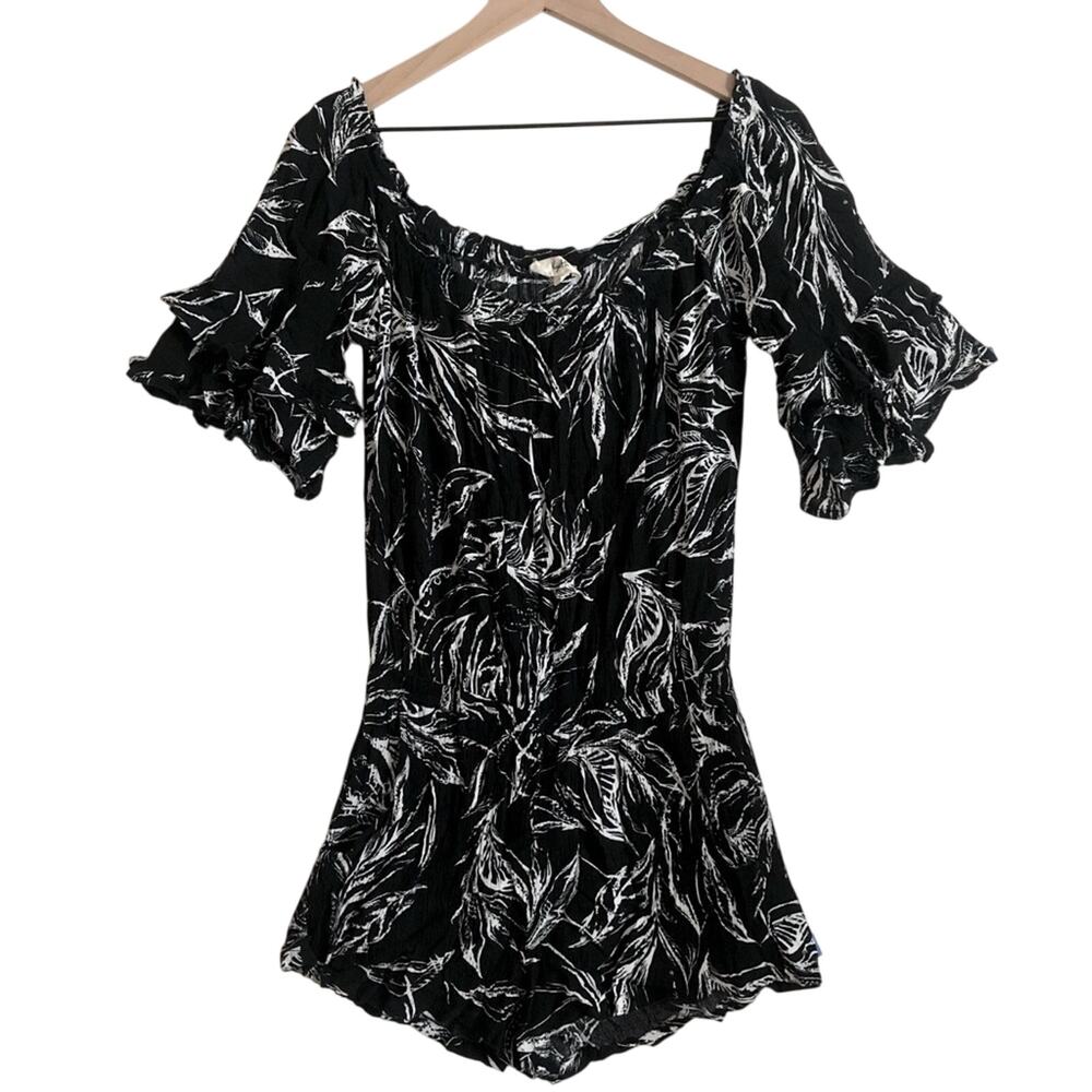 Kye Mi Black White Floral Patterned Flutter Short Sleeve Jumpsuit Romper Large